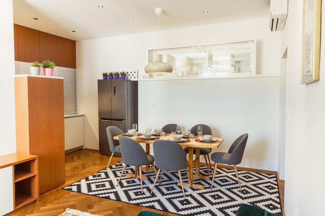 Top Location City Centre Condo In Historic Building With Free Garage Parking リュブリャナ エクステリア 写真