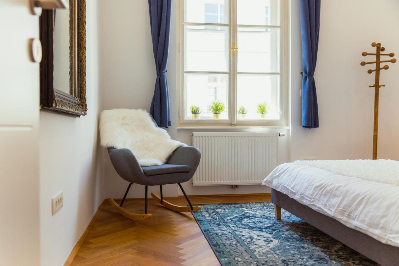 Top Location City Centre Condo In Historic Building With Free Garage Parking リュブリャナ エクステリア 写真