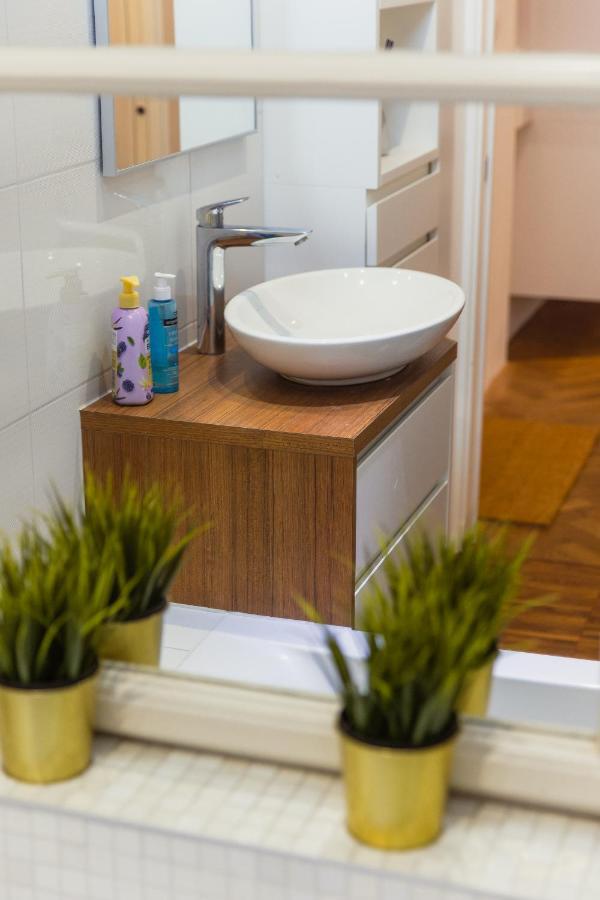 Top Location City Centre Condo In Historic Building With Free Garage Parking リュブリャナ エクステリア 写真