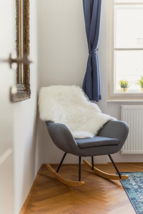 Top Location City Centre Condo In Historic Building With Free Garage Parking リュブリャナ エクステリア 写真