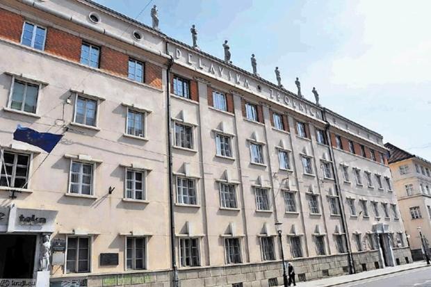 Top Location City Centre Condo In Historic Building With Free Garage Parking リュブリャナ エクステリア 写真