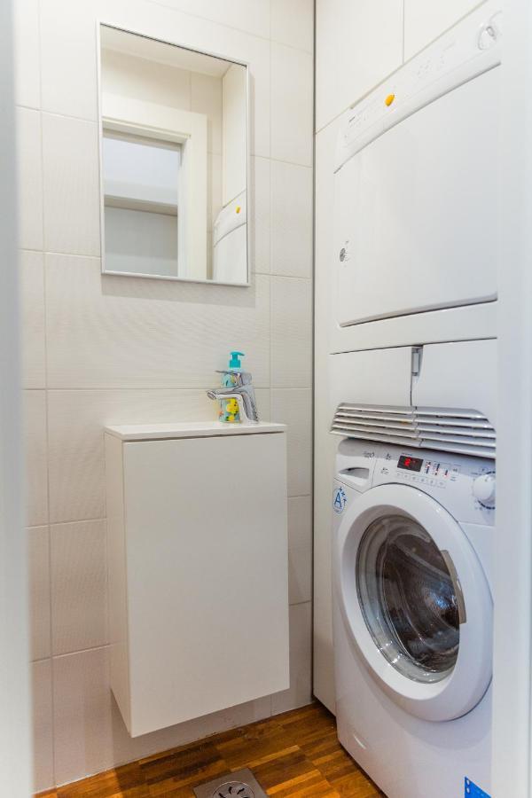Top Location City Centre Condo In Historic Building With Free Garage Parking リュブリャナ エクステリア 写真