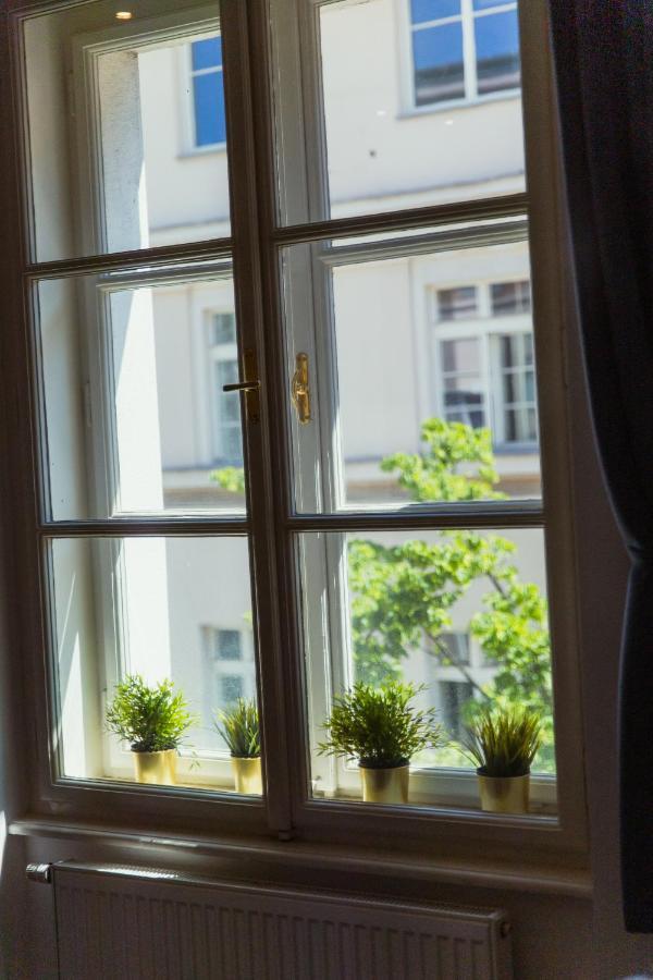 Top Location City Centre Condo In Historic Building With Free Garage Parking リュブリャナ エクステリア 写真