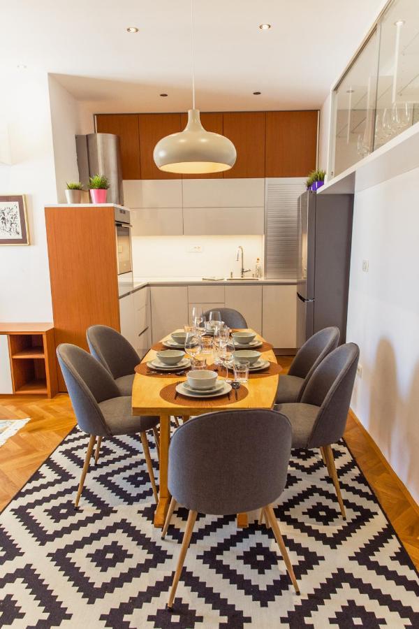 Top Location City Centre Condo In Historic Building With Free Garage Parking リュブリャナ エクステリア 写真